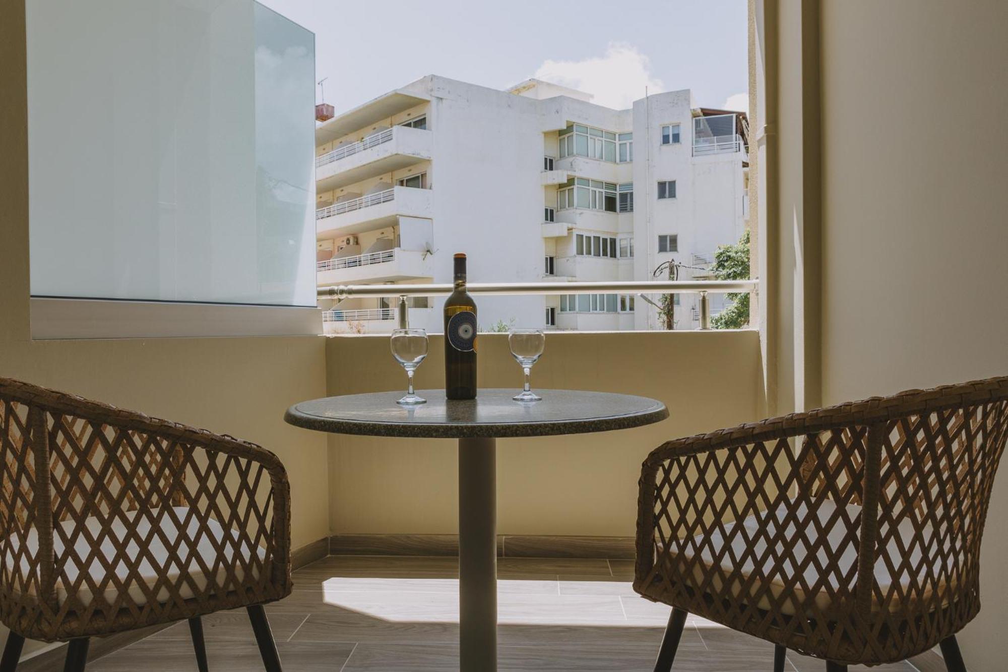 Theo Beach Hotel Apartments Rethymno  Exterior photo