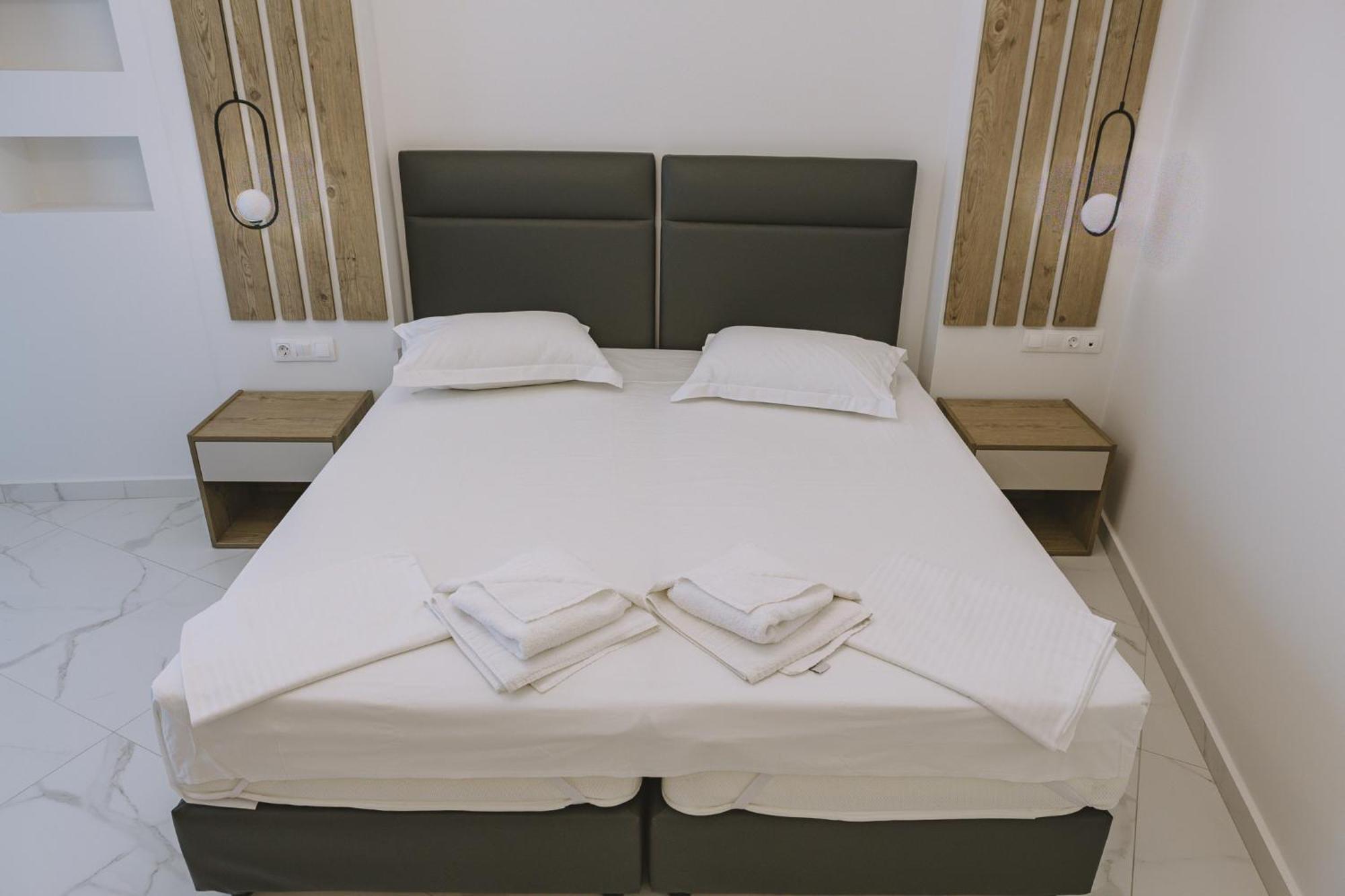 Theo Beach Hotel Apartments Rethymno  Exterior photo