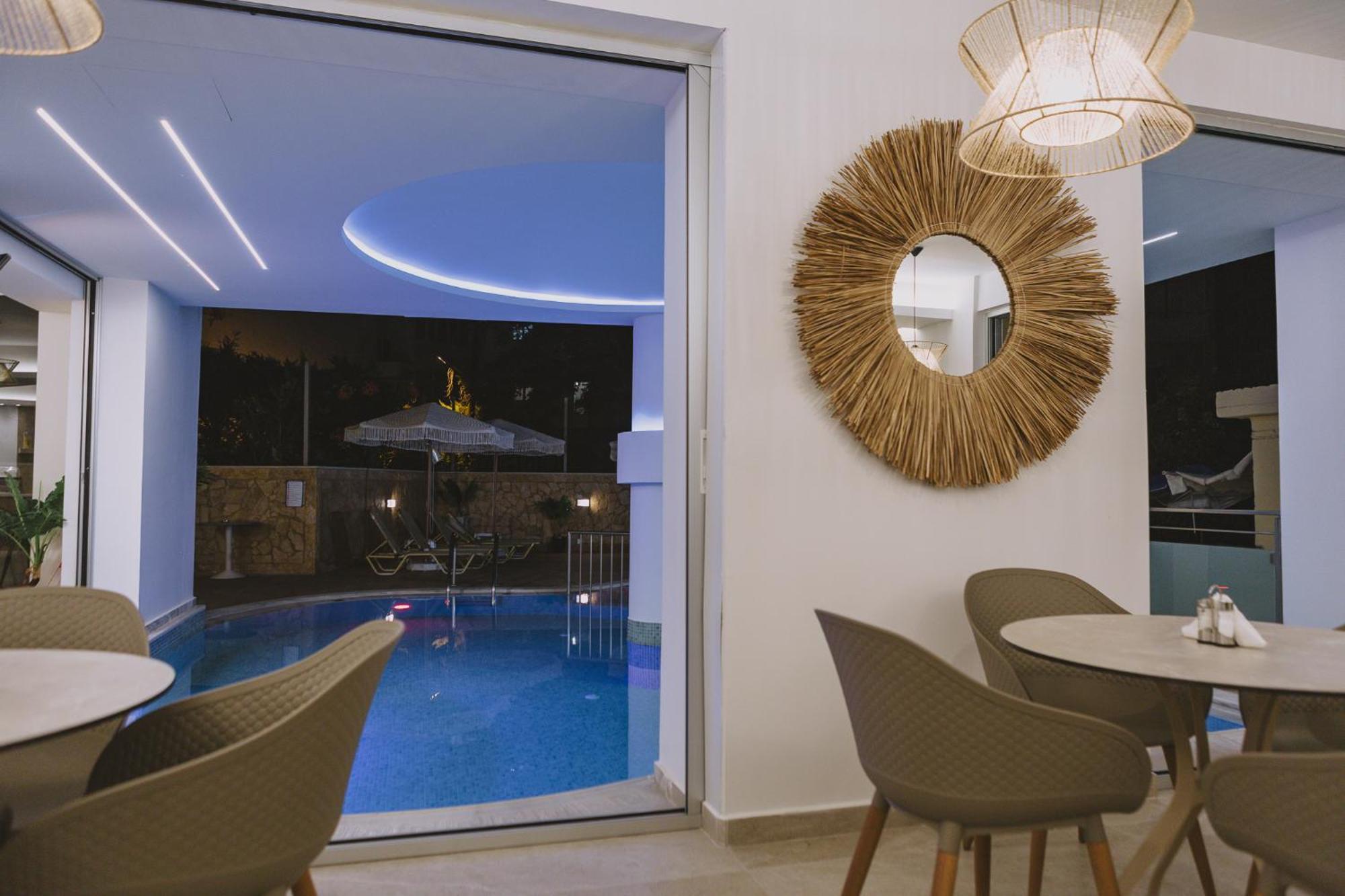 Theo Beach Hotel Apartments Rethymno  Exterior photo