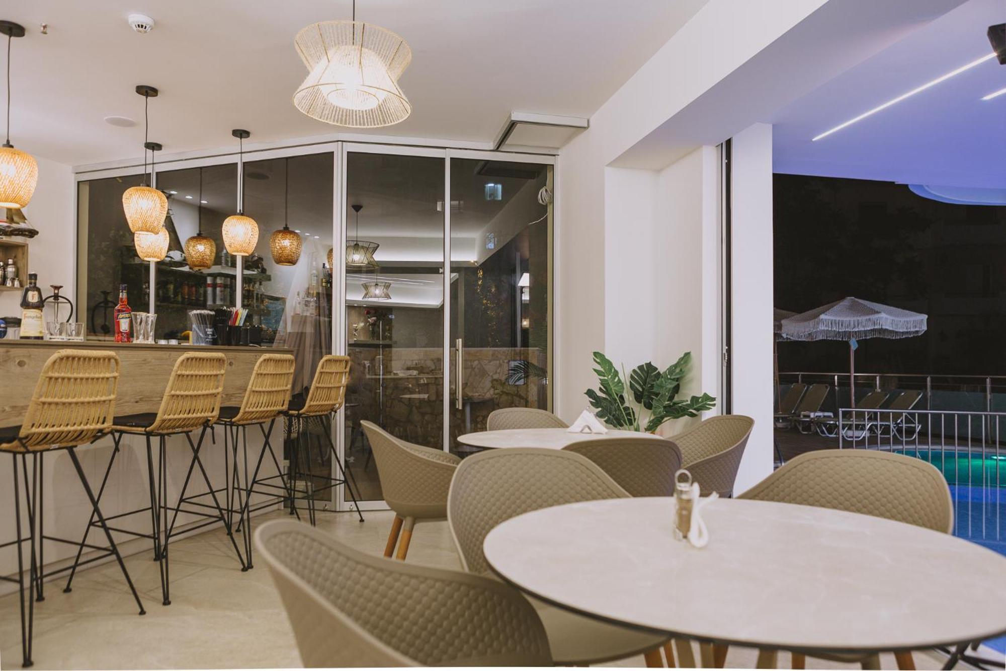 Theo Beach Hotel Apartments Rethymno  Exterior photo