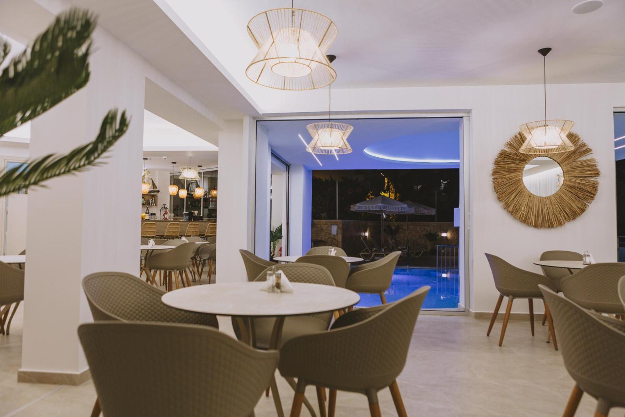 Theo Beach Hotel Apartments Rethymno  Exterior photo