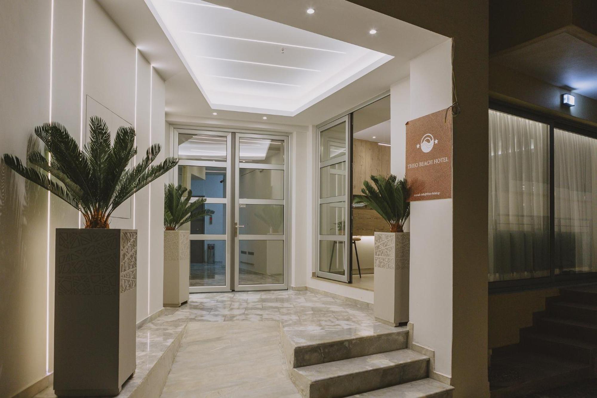 Theo Beach Hotel Apartments Rethymno  Exterior photo