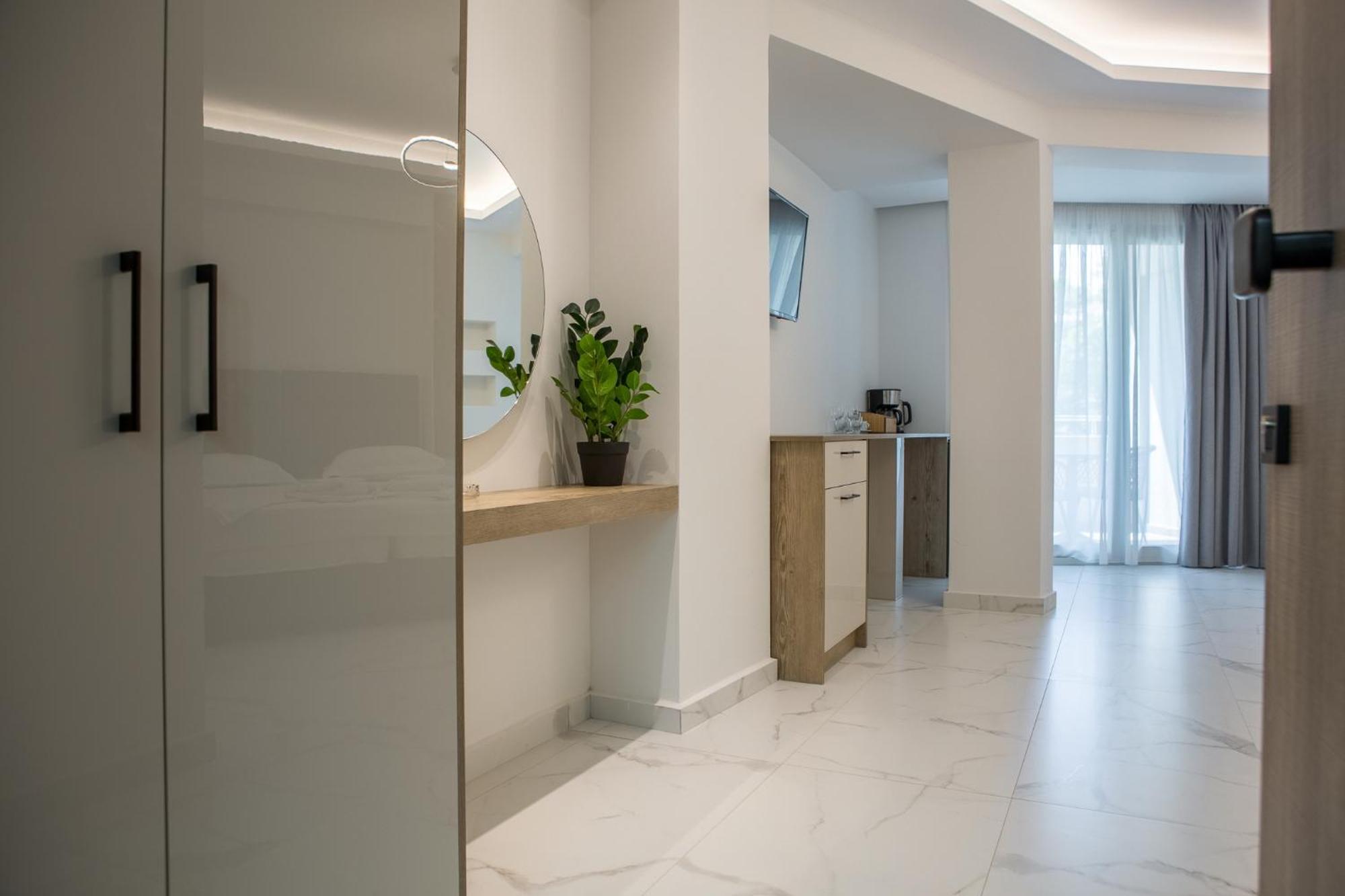 Theo Beach Hotel Apartments Rethymno  Exterior photo