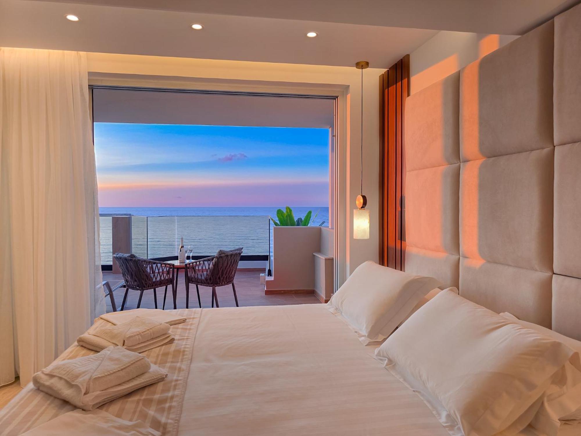 Theo Beach Hotel Apartments Rethymno  Exterior photo