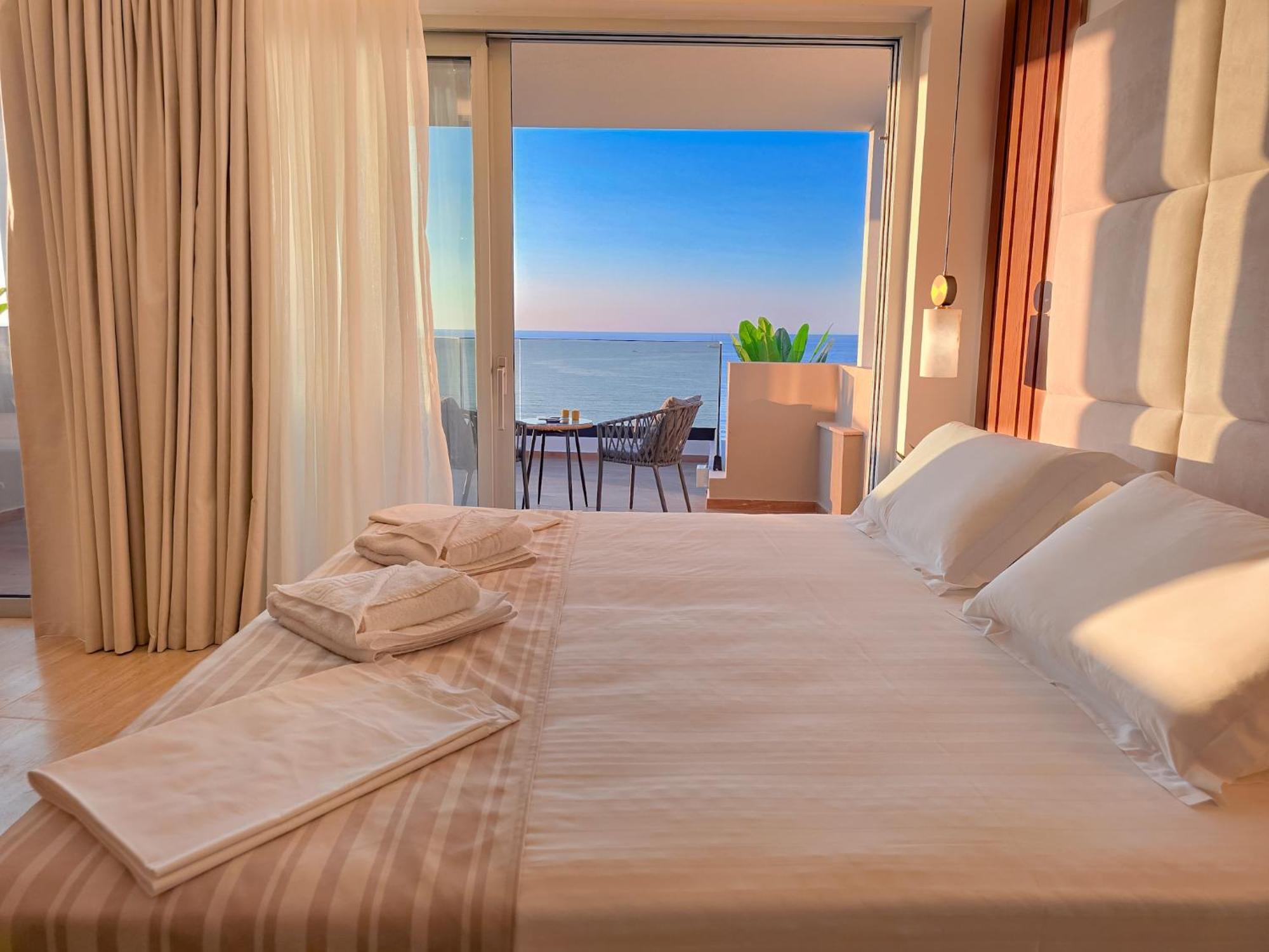 Theo Beach Hotel Apartments Rethymno  Exterior photo