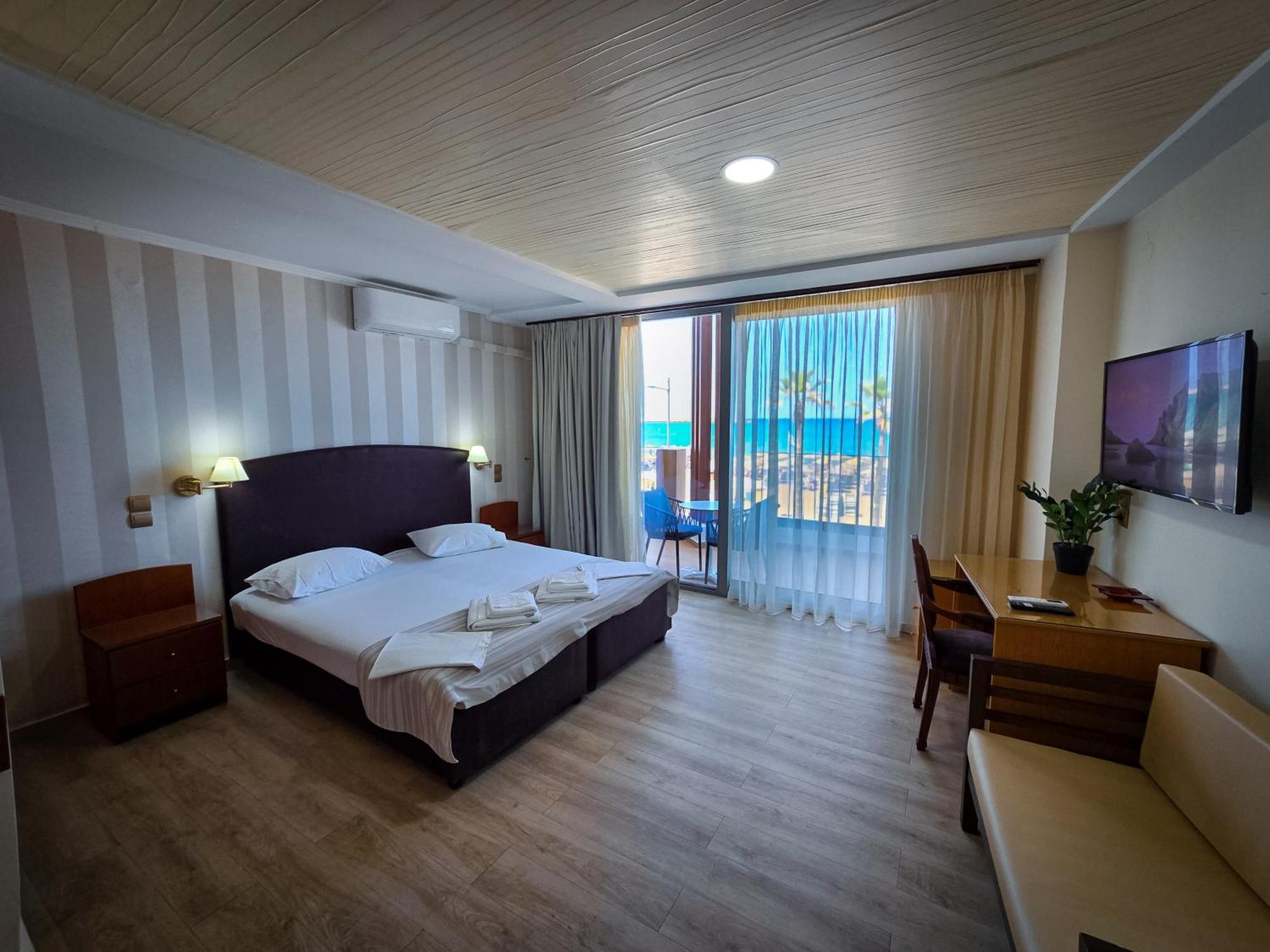 Theo Beach Hotel Apartments Rethymno  Exterior photo