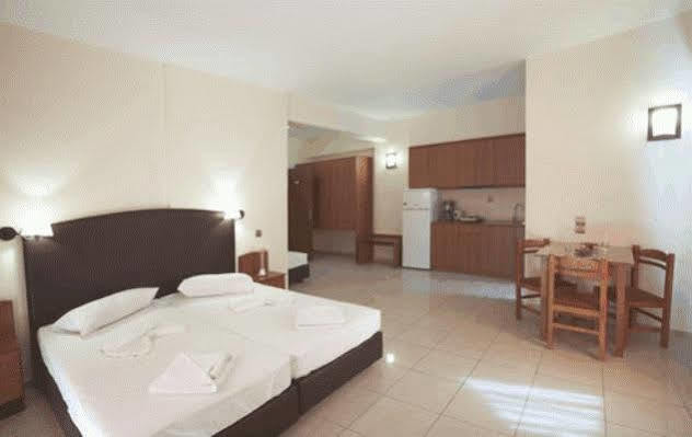 Theo Beach Hotel Apartments Rethymno  Exterior photo